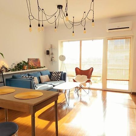 Cosy Boutique 61 Sqm Apartment - Private Parking - Ten Blocks Residence Bukares Bagian luar foto