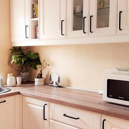 Cosy Boutique 61 Sqm Apartment - Private Parking - Ten Blocks Residence Bukares Bagian luar foto