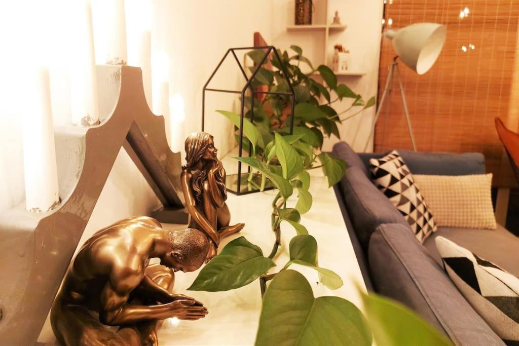 Cosy Boutique 61 Sqm Apartment - Private Parking - Ten Blocks Residence Bukares Bagian luar foto
