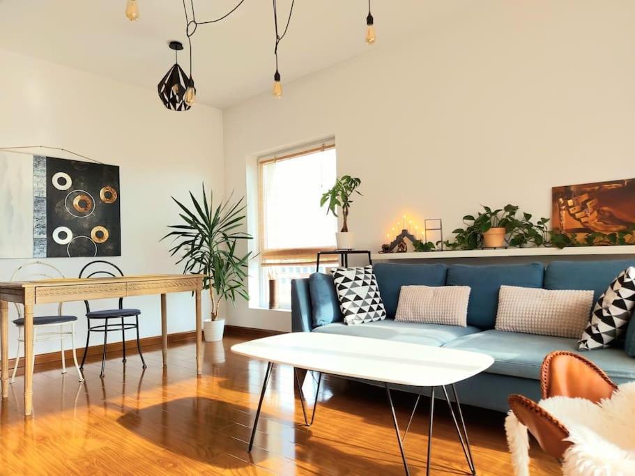 Cosy Boutique 61 Sqm Apartment - Private Parking - Ten Blocks Residence Bukares Bagian luar foto