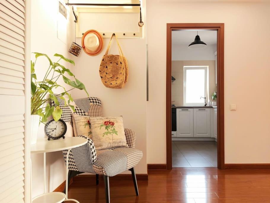 Cosy Boutique 61 Sqm Apartment - Private Parking - Ten Blocks Residence Bukares Bagian luar foto