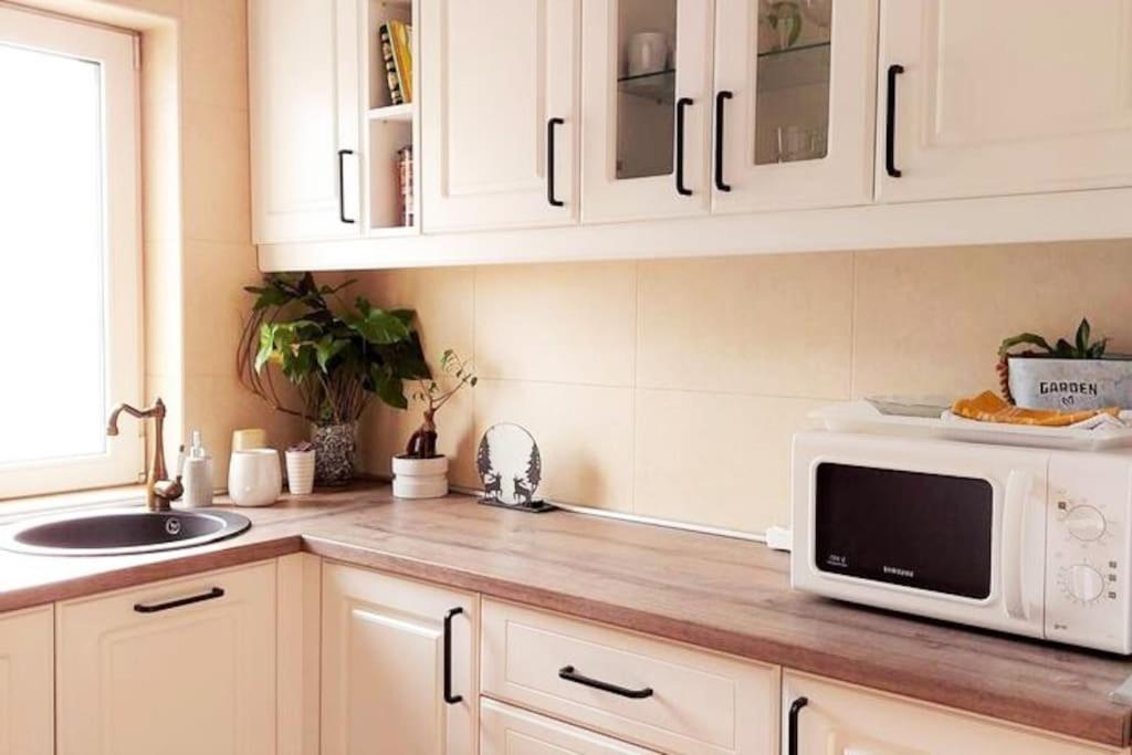 Cosy Boutique 61 Sqm Apartment - Private Parking - Ten Blocks Residence Bukares Bagian luar foto