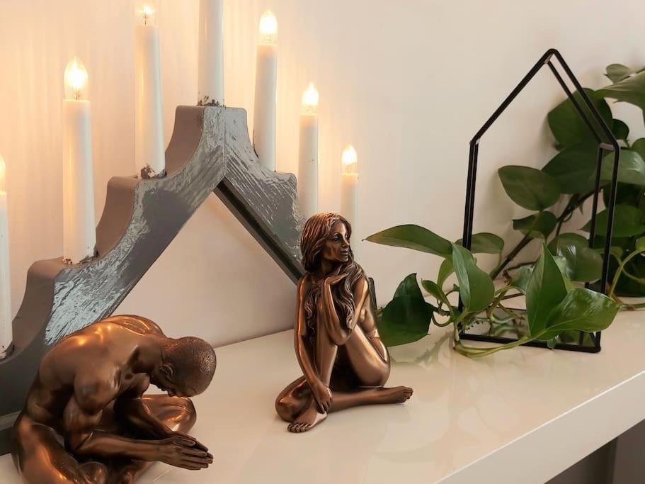 Cosy Boutique 61 Sqm Apartment - Private Parking - Ten Blocks Residence Bukares Bagian luar foto