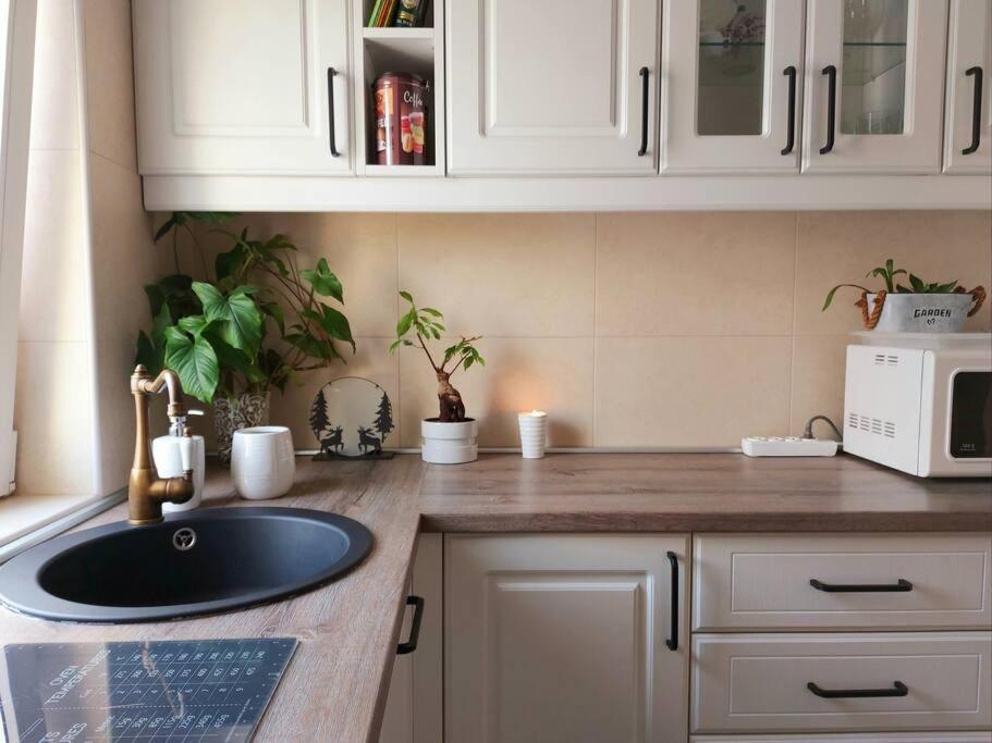 Cosy Boutique 61 Sqm Apartment - Private Parking - Ten Blocks Residence Bukares Bagian luar foto